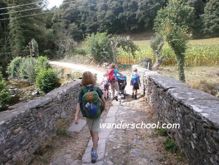 hiking the camino do santiago with kids