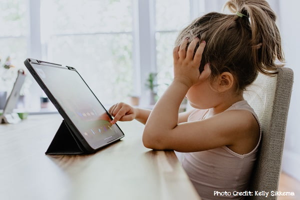 ipads or tablets are alternatives to laptop computers for young children